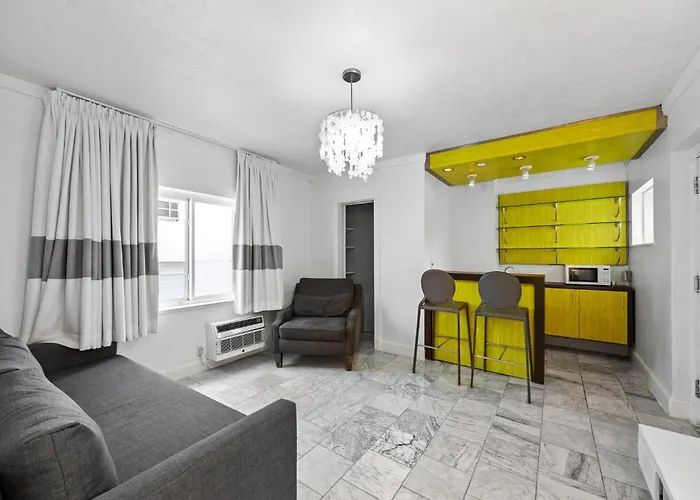 Beacon South Beach Hotel
